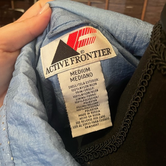 Vintage Women’s 90s windbreaker - Light Blue with Silver Accents - Picture 5 of 7